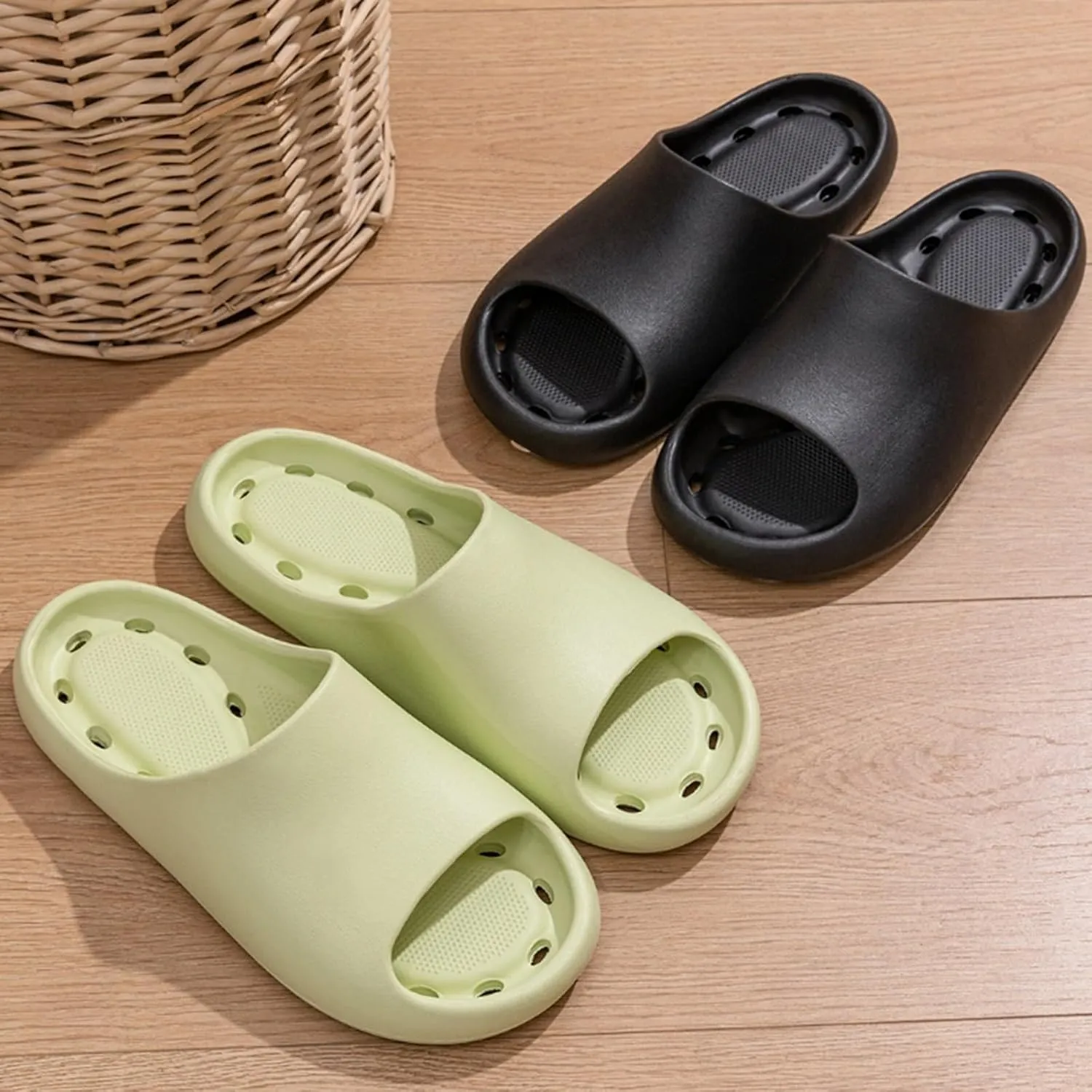 Cloud Slippers for Men Shower Shoes Women Bathroom Slippers Men Slides for Women Living Room Drainage Hole Indoor