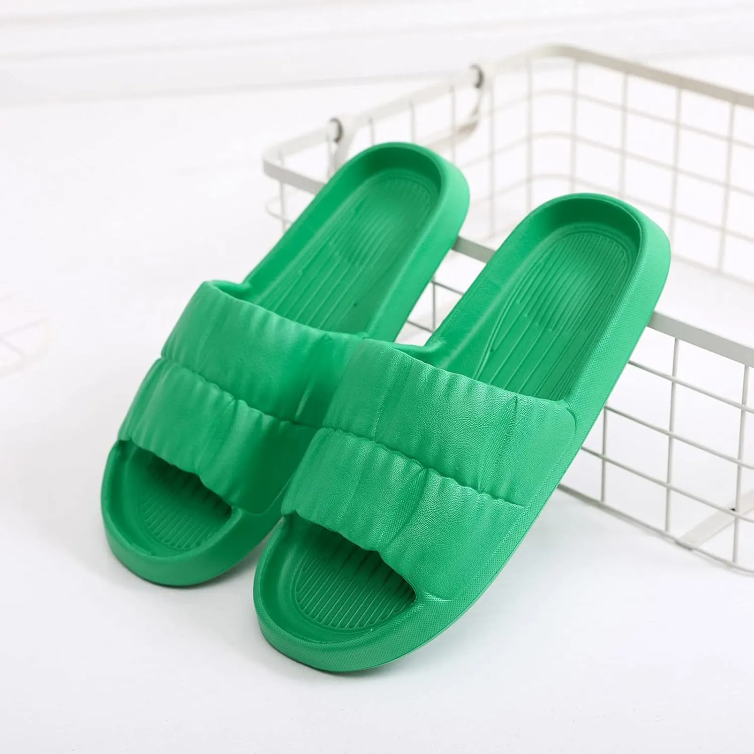 Cloud Slippers for Men Womens Slides Slides for Men Women Spa Drainage Hole Indoor Outdoor Slippers