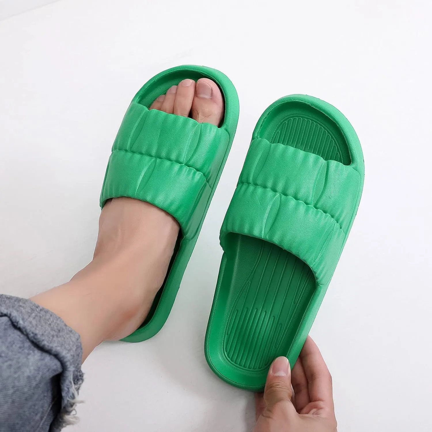 Cloud Slippers for Men Womens Slides Slides for Men Women Spa Drainage Hole Indoor Outdoor Slippers