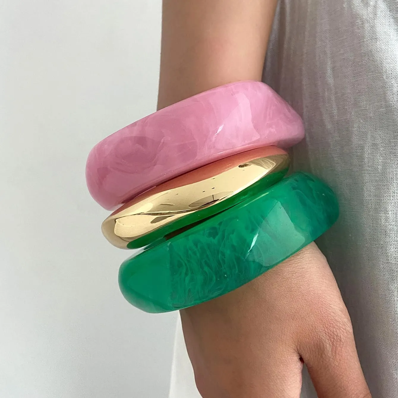 Colorful Chunky Resin Bangle Bracelet Set for Women Geometric Acrylic Big Cuff Bracelets Punk Thick Wide Statement Bangle Bracelets for Women Resin Jewelry