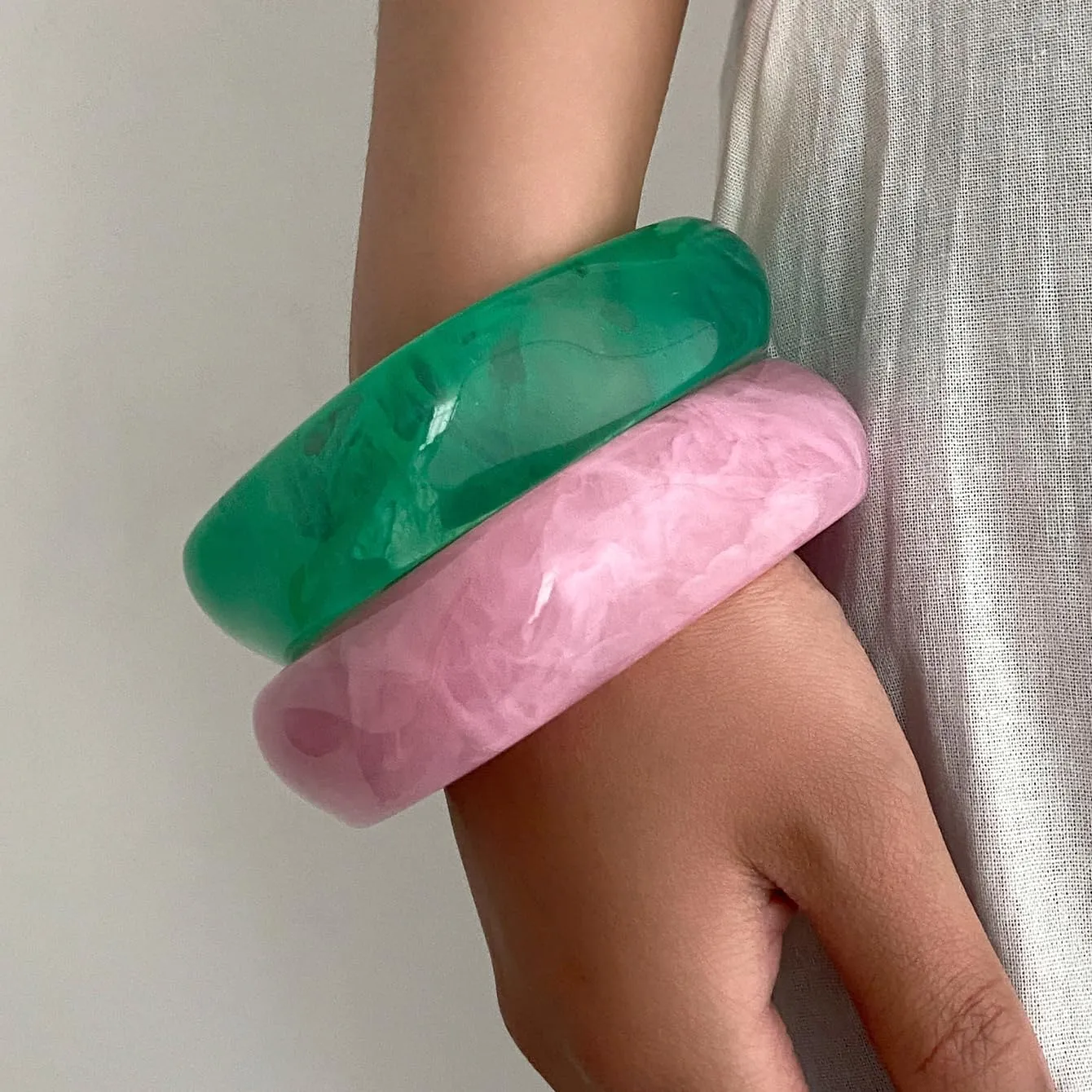 Colorful Chunky Resin Bangle Bracelet Set for Women Geometric Acrylic Big Cuff Bracelets Punk Thick Wide Statement Bangle Bracelets for Women Resin Jewelry