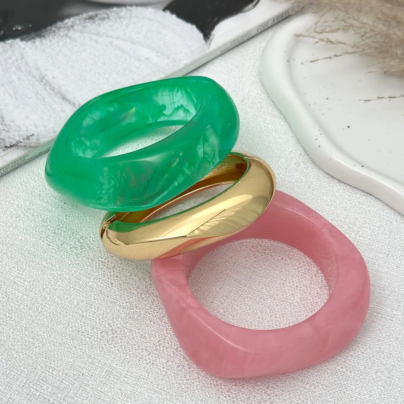 Colorful Chunky Resin Bangle Bracelet Set for Women Geometric Acrylic Big Cuff Bracelets Punk Thick Wide Statement Bangle Bracelets for Women Resin Jewelry
