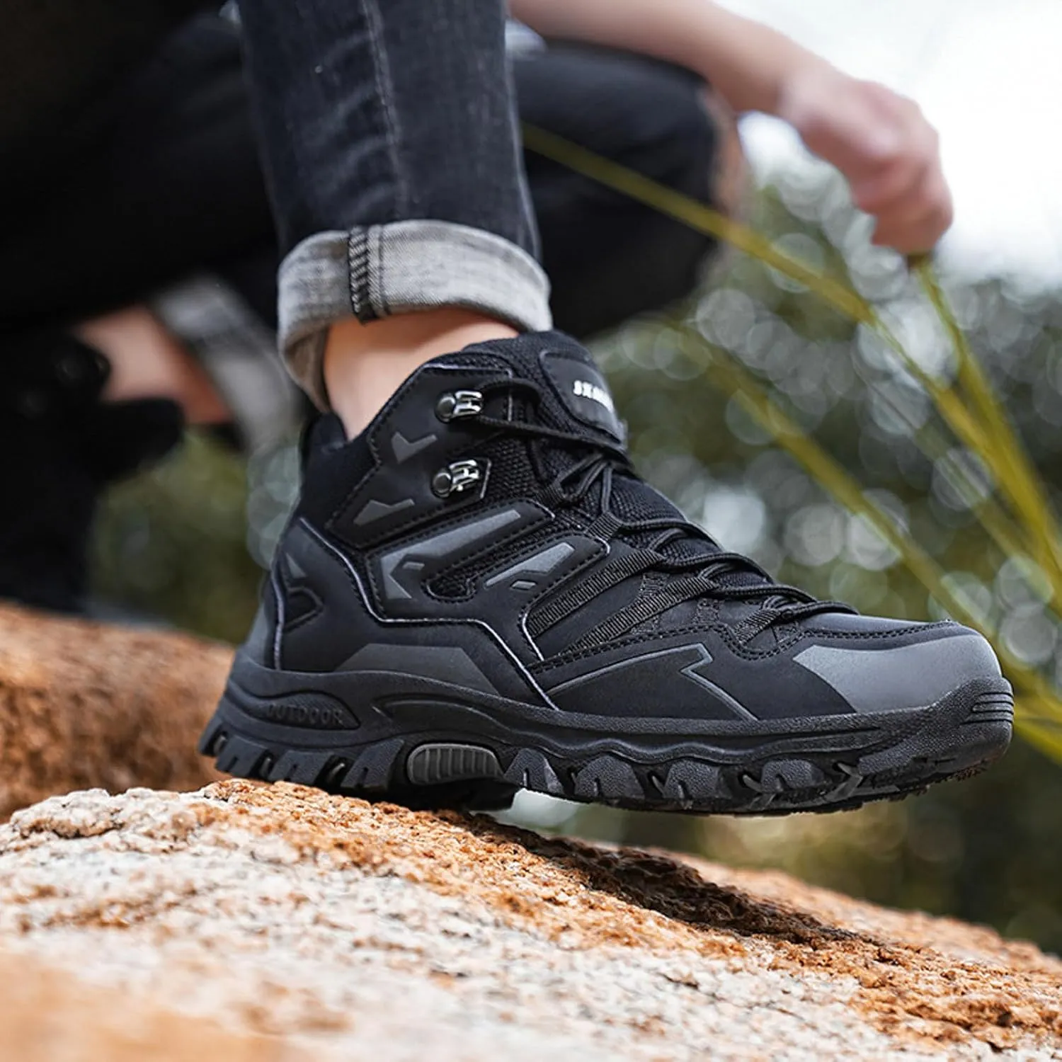 Men Autumn and Winter Hiking Shoes High Top Climbing Hiking Outdoor Shoes Casual Sports Shoes Foam Shoes