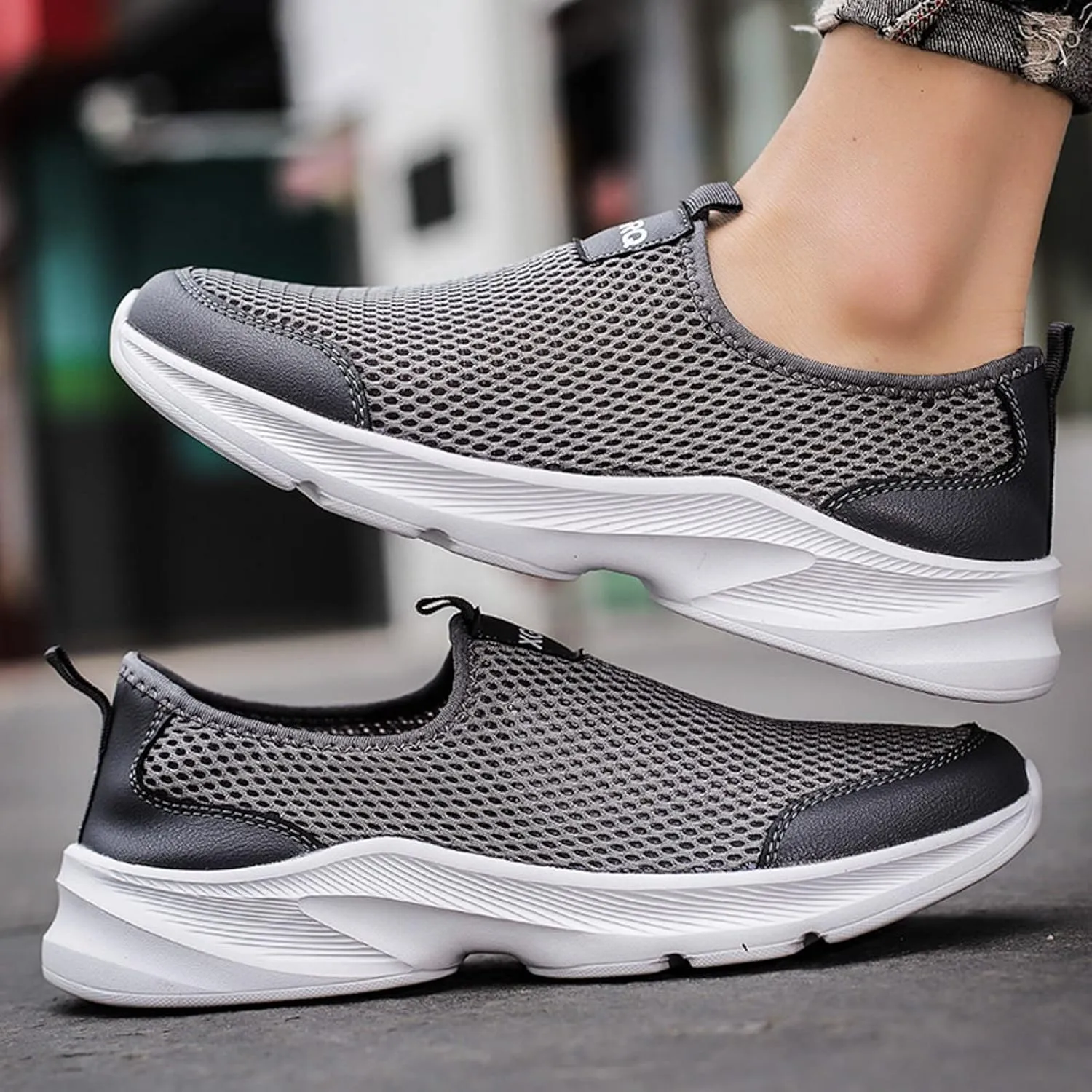 Men Sports Shoes Fashionable Simple and Solid Color The New Pattern Summer Non Slip Thick Mesh Sneaker Shoes Men