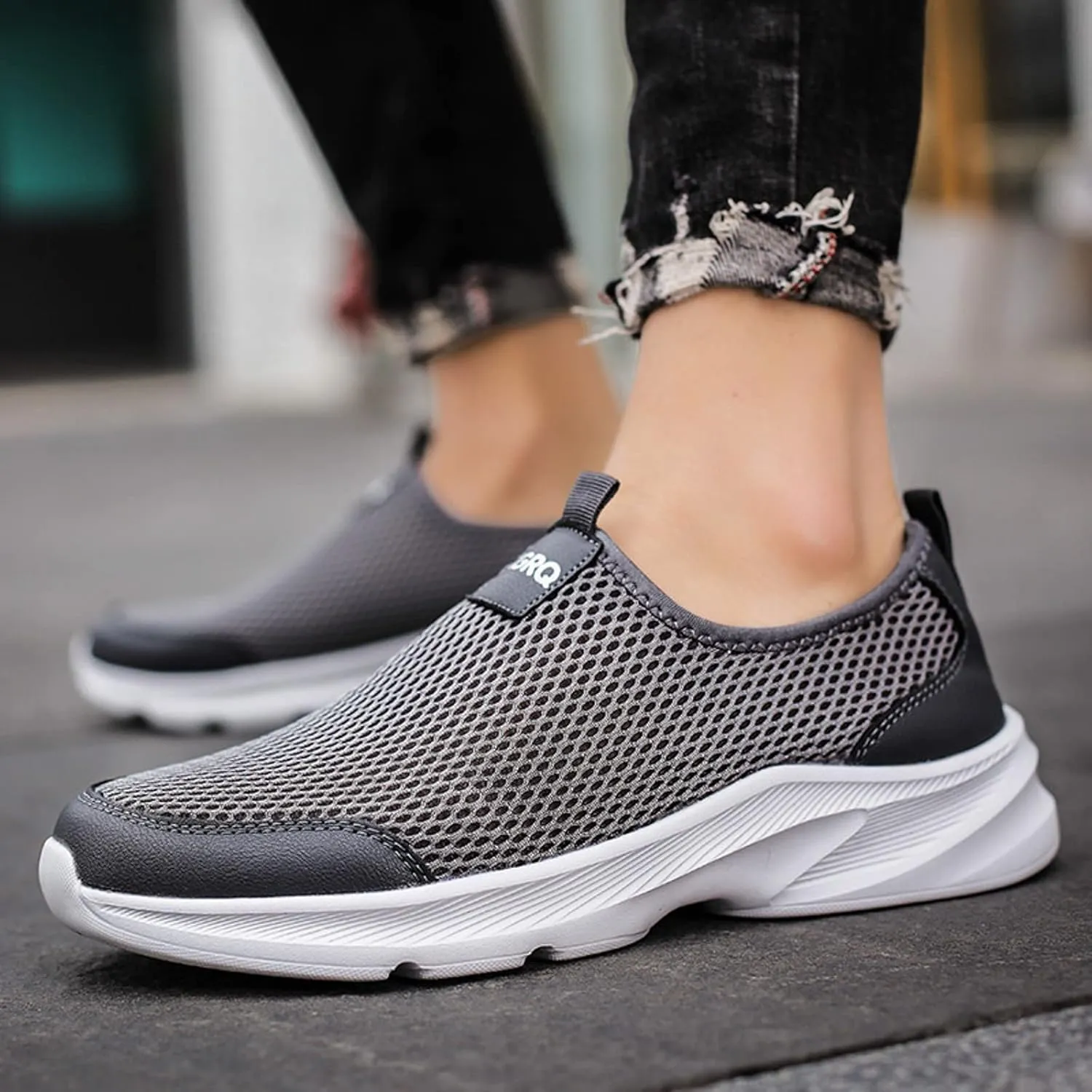 Men Sports Shoes Fashionable Simple and Solid Color The New Pattern Summer Non Slip Thick Mesh Sneaker Shoes Men