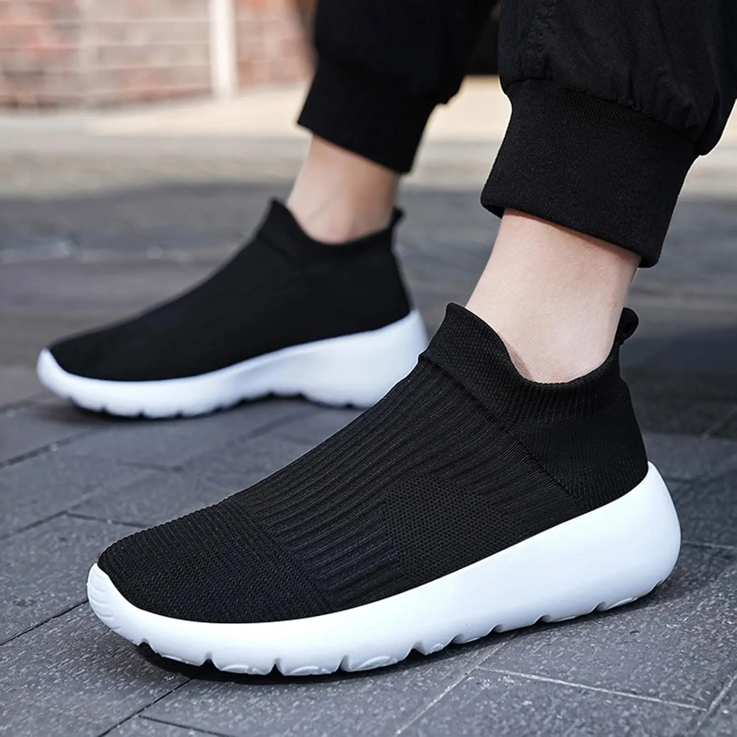 Men Sports Shoes New Pattern Summer Mesh Breathable Comfortable Simple Solid Color Slip On Fashion Sneaker Men Casual