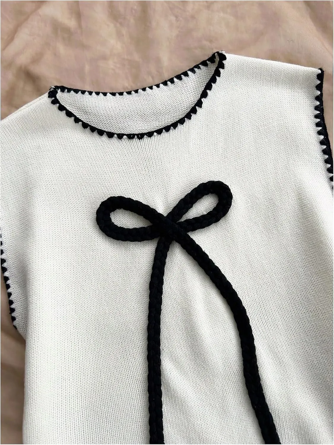 Verdusa Women's Sleeveless Sweater Vest Bow Contrast Binding Knit Tank Tops