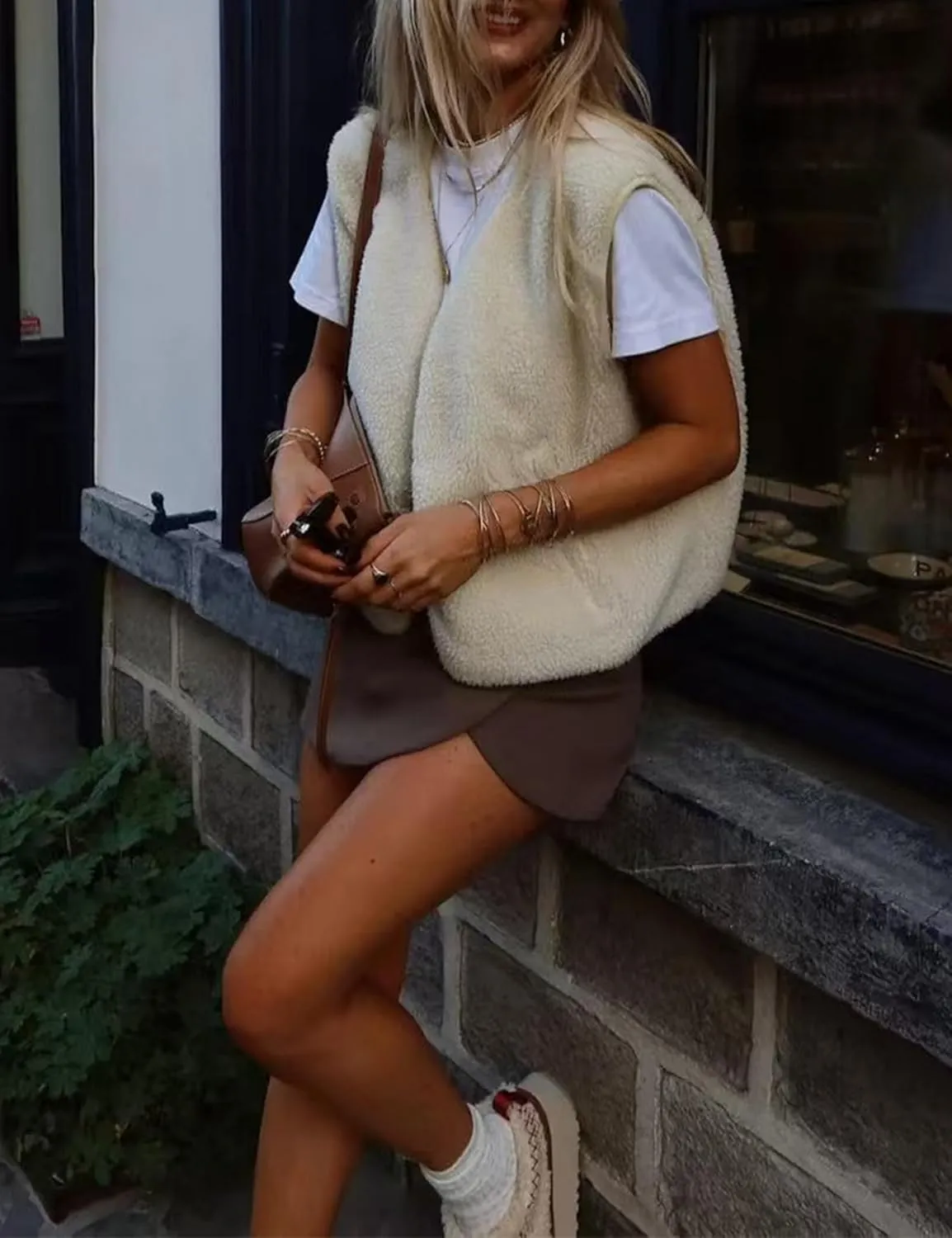 Womens Fuzzy Fleece Vest Casual Sleeveless Sherpa Jacket Warm Button Down Gilet Winter Outwear with Pockets