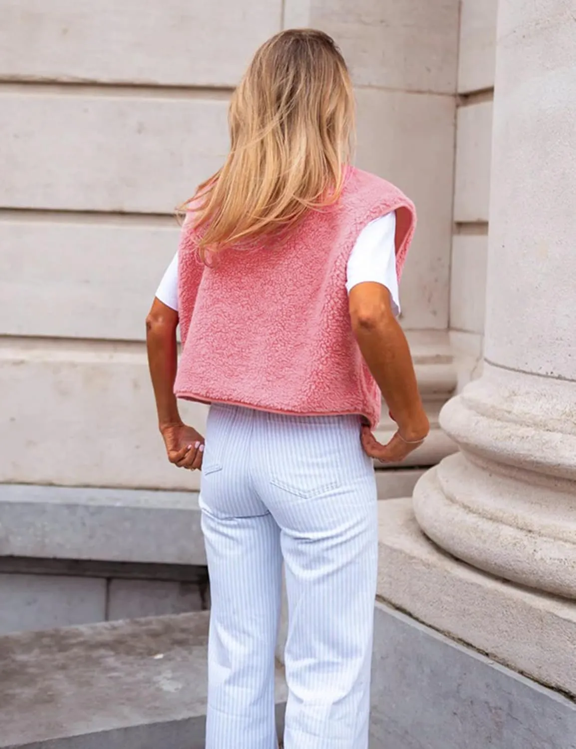 Womens Fuzzy Fleece Vest Casual Sleeveless Sherpa Jacket Warm Button Down Gilet Winter Outwear with Pockets